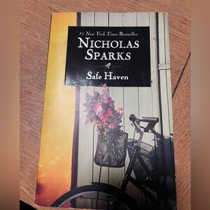 Nicholas Sparks 'Safe Haven' Book